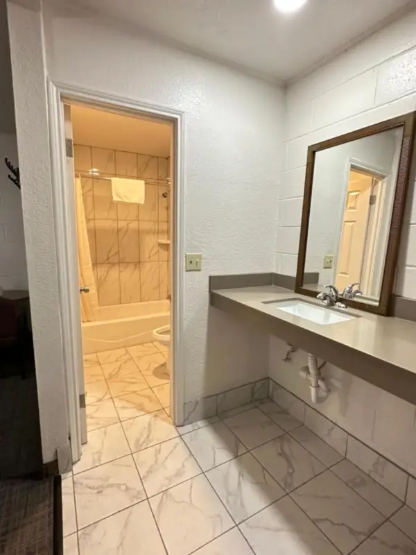 Llano Motel 10