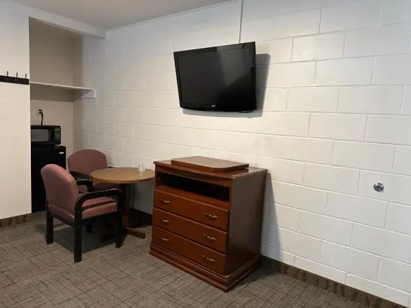 Llano Motel 8